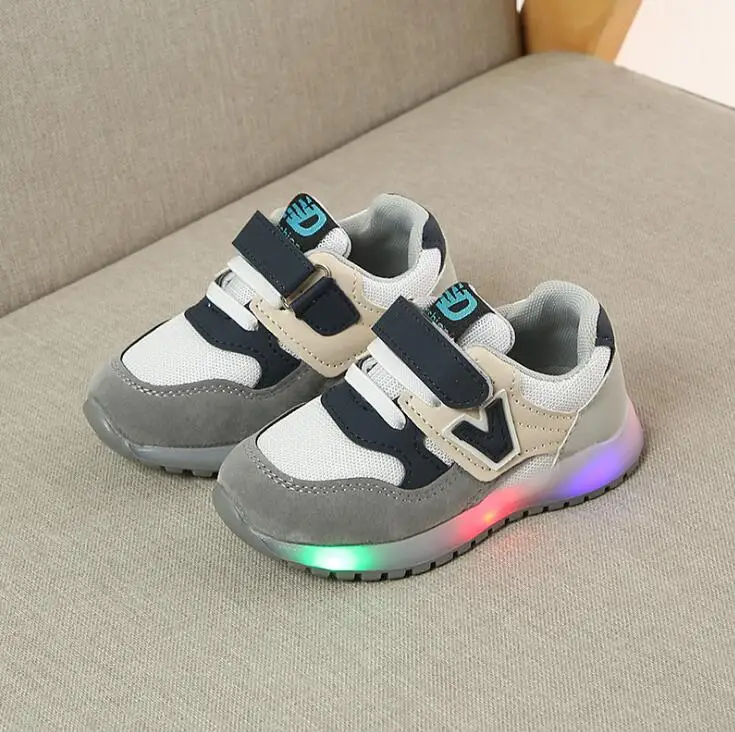 Brand New Fashion LED Light Baby Kids Boys Girl Casual Shoes Kids Light Up Luminous Trainers Sport Sneakers Breathable Shoes
Brand New Fashion LED Light Baby Kids Boys Girl Casual Shoes Kids Light Up Luminous Trainers Sport Sneakers Breathable Shoes