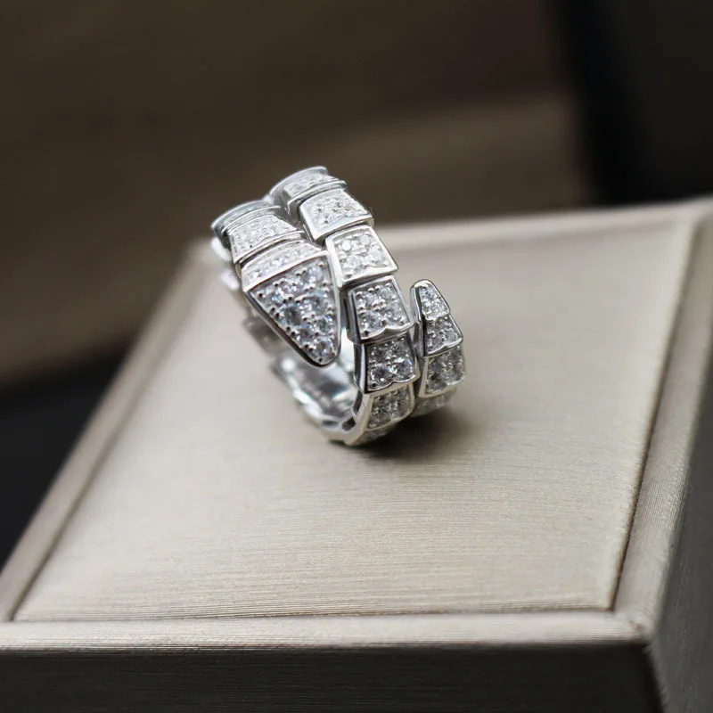 Exaggerated elastic snake ring with three full rhinestone snake ring S925 pure silver snake ring
Exaggerated elastic snake ring with three full rhinestone snake ring S925 pure silver snake ring