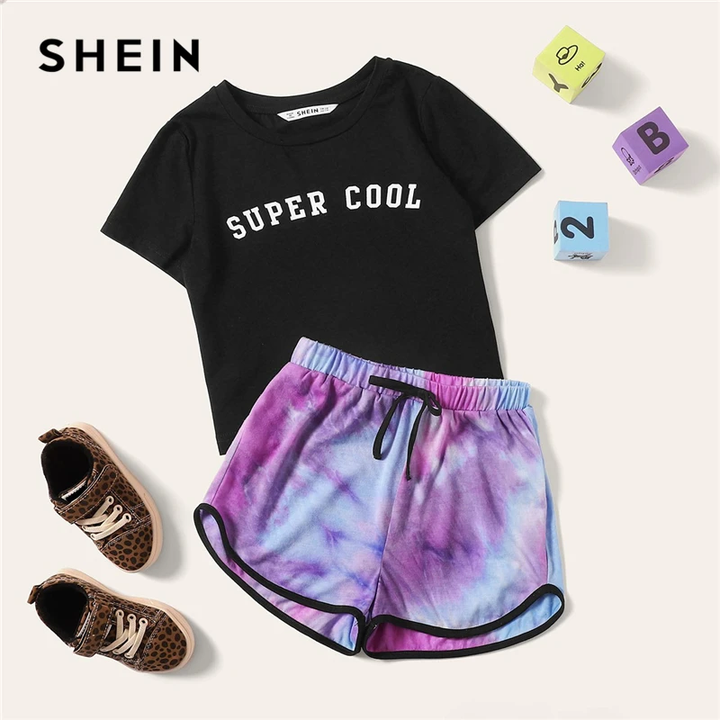 SHEIN Kiddie Black Letter Print Tee With Tie Dye Drawstring Waist Shorts Girls Sets 2019 Summer Short Sleeve Binding Kid Outfits
SHEIN Kiddie Black Letter Print Tee With Tie Dye Drawstring Waist Shorts Girls Sets 2019 Summer Short Sleeve Binding Kid Outfits