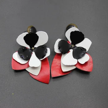 Customized with the fashionable sweet petals hit the color earrings European and American new catwalk exaggerated earrings 123
Customized with the fashionable sweet petals hit the color earrings European and American new catwalk exaggerated earrings 123