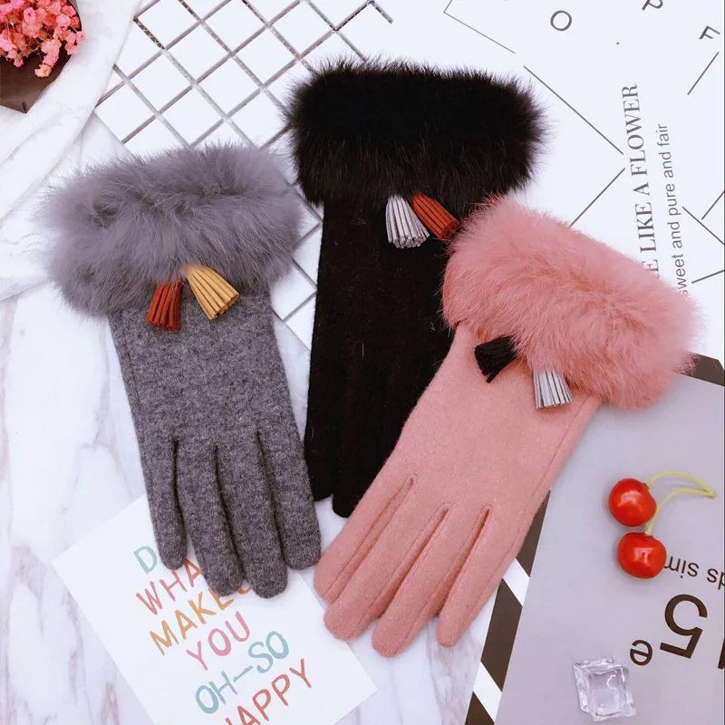 2019 Autumn and winter women's cashmere wool double layer thickening cold winter rabbit fur gloves fashion touch screen mitten
2019 Autumn and winter women's cashmere wool double layer thickening cold winter rabbit fur gloves fashion touch screen mitten