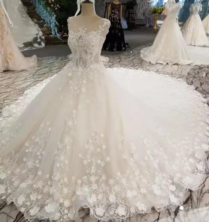 Hot Real Photo Crystal and Beads Champagne Ball Gown Wedding Dress 2017 Custom made Sweetheart Lace Bridal Gown Vestido de noiva
Hot Real Photo Crystal and Beads Champagne Ball Gown Wedding Dress 2017 Custom made Sweetheart Lace Bridal Gown Vestido de noiva