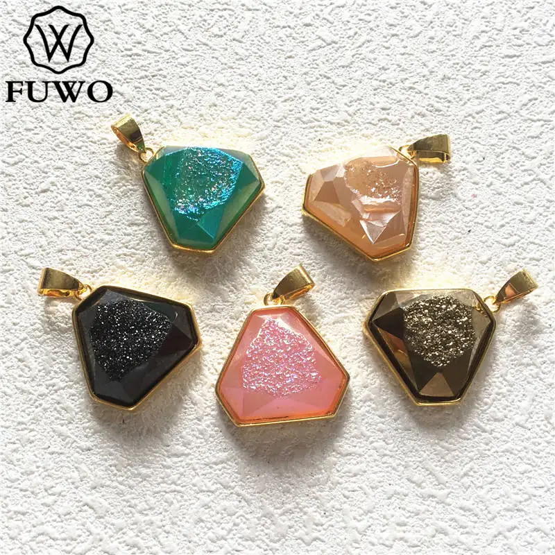 FUWO Natural Titanium Triangle Druzy Connector Pendant With Gold Trimmed High Quality Brass Bezel Quartz For Jewelry Make PD241
FUWO Natural Titanium Triangle Druzy Connector Pendant With Gold Trimmed High Quality Brass Bezel Quartz For Jewelry Make PD241