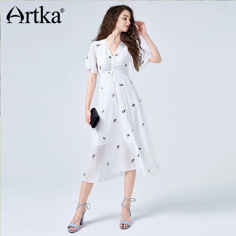 ARTKA 2018 Summer Women Elegant Floral Embroidered V-neck High Waist Short Sleeve Big Swing Solid White Chiffon Dress LA12881X
ARTKA 2018 Summer Women Elegant Floral Embroidered V-neck High Waist Short Sleeve Big Swing Solid White Chiffon Dress LA12881X