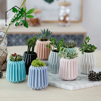 Mini multi - deformed desktop ceramic vase brief pastoral style plant small vase
Mini multi - deformed desktop ceramic vase brief pastoral style plant small vase