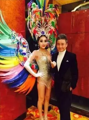 Carnival feather headwear for girls party dancing performance female clothes bow hair headdress dance feather headpiece costume
Carnival feather headwear for girls party dancing performance female clothes bow hair headdress dance feather headpiece costume