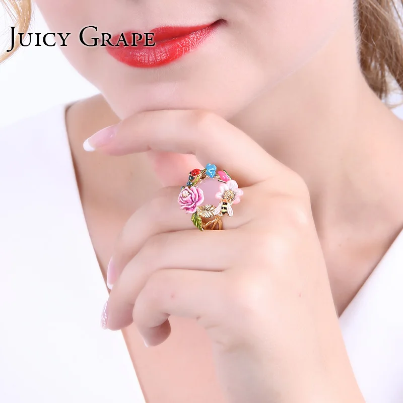 Juicy Grape 2019 New Arrival Easter Rosary Series Pink Flower Ladybug Bee Ring Crystal Ring Elegant Noble Luxury Enamel Jewelry
Juicy Grape 2019 New Arrival Easter Rosary Series Pink Flower Ladybug Bee Ring Crystal Ring Elegant Noble Luxury Enamel Jewelry