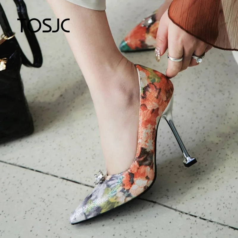 Summer 2019 New National Wind Flower Cheongsam Women's Shoes Temperament Tip Shallow Mouth Cat heel
Summer 2019 New National Wind Flower Cheongsam Women's Shoes Temperament Tip Shallow Mouth Cat heel