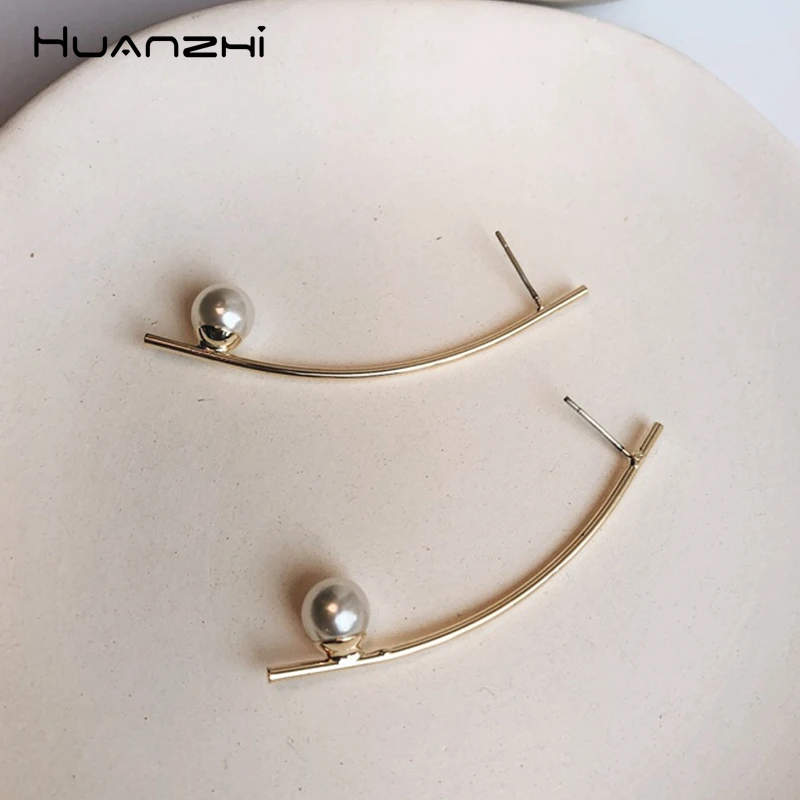 HUANZHI 2019 new Korean Design S925 Silver Pin Minimalist Retro Pearl Gold Metal Long Earrings For Women Girl Party Gift
HUANZHI 2019 new Korean Design S925 Silver Pin Minimalist Retro Pearl Gold Metal Long Earrings For Women Girl Party Gift