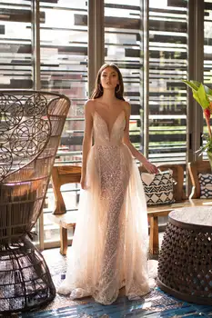 2019 Stylish Mermaid Champagne Lace Beading Wedding Dress With Removable Overskirt Spaghetti Straps Sexy Backless Bridal Gowns
2019 Stylish Mermaid Champagne Lace Beading Wedding Dress With Removable Overskirt Spaghetti Straps Sexy Backless Bridal Gowns