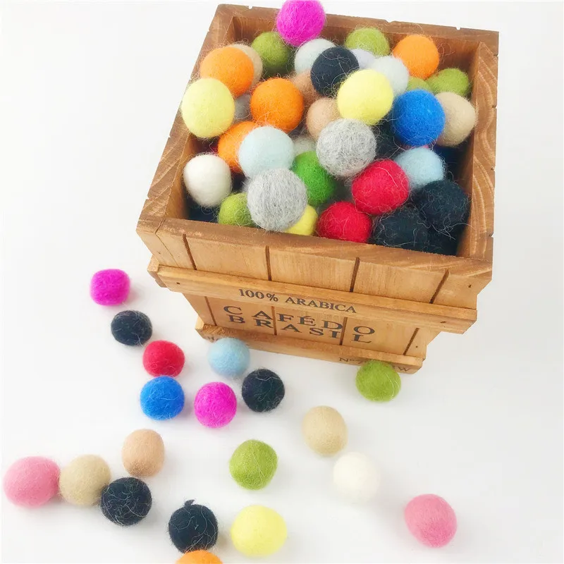 2cm/120PC Multicolour Wool Felt Balls Pom Pom Balls Jewelry Accessories Wholesale Bulk Craft Decoration DIY Christmas Gifts
2cm/120PC Multicolour Wool Felt Balls Pom Pom Balls Jewelry Accessories Wholesale Bulk Craft Decoration DIY Christmas Gifts