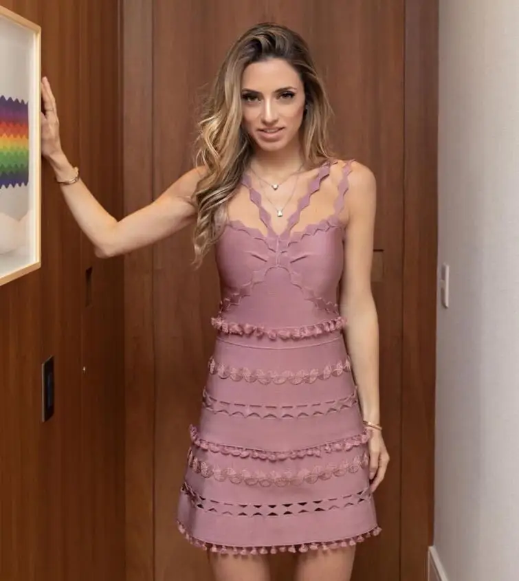 Women Sexy Hollow Out A-LINE Green Pink Bandage Dress Designer Mini Rayon Party Dress
Women Sexy Hollow Out A-LINE Green Pink Bandage Dress Designer Mini Rayon Party Dress
