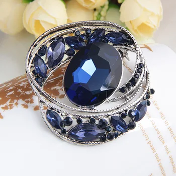 LUBOV Big Round Blue Crystal Stone Inlaid Hollow Silver Plated Metal Brooch Pin Luxury Women Costume Brooch Party Jewelry
LUBOV Big Round Blue Crystal Stone Inlaid Hollow Silver Plated Metal Brooch Pin Luxury Women Costume Brooch Party Jewelry
