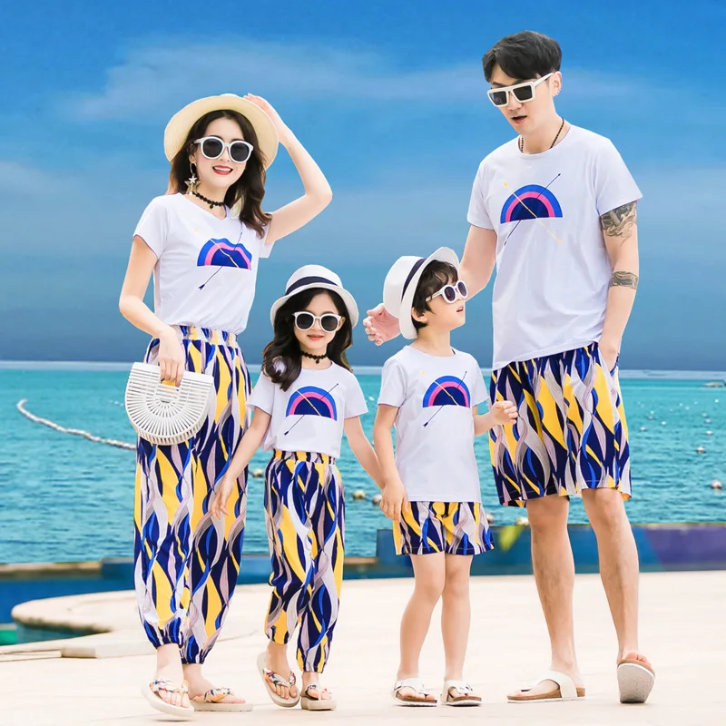 Mother Daughter Outfits 2018 Bohemian Style Beach Dress T-shirts+Shorts Family Look Outfits Family Matching Clothing Sets
Mother Daughter Outfits 2018 Bohemian Style Beach Dress T-shirts+Shorts Family Look Outfits Family Matching Clothing Sets