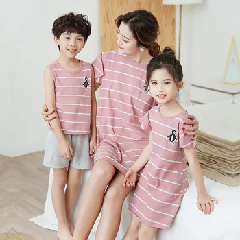 Mother Daughter Son Matching Clothing Sets Stripe Girl Dresses Summer Holiday Family Matching Outfit Cotton Boys Sets Pajamas
Mother Daughter Son Matching Clothing Sets Stripe Girl Dresses Summer Holiday Family Matching Outfit Cotton Boys Sets Pajamas
