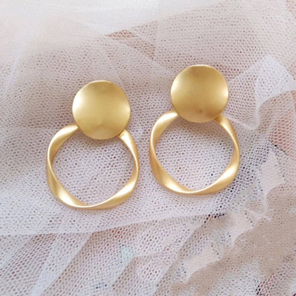 Chadestinty Big Geometric Round Metal Stud Earrings For Women Simple Gold Color Jewelry Minimalist Twisted Circle Earing aretes
Chadestinty Big Geometric Round Metal Stud Earrings For Women Simple Gold Color Jewelry Minimalist Twisted Circle Earing aretes