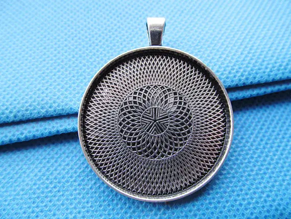 3pcs Antique Silver tone/Antique Bronze Round Base Bezel Setting Tray Pendant Charm,fit 35mm Cabochon/Cameo,DIY Accessory
3pcs Antique Silver tone/Antique Bronze Round Base Bezel Setting Tray Pendant Charm,fit 35mm Cabochon/Cameo,DIY Accessory