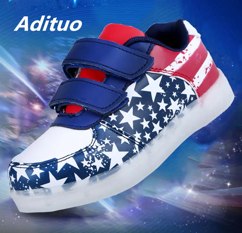 Autumn Fashion Led Sneakers Boys/Girls US Flag Pattern Luminous Shoes Kids Quality USB Charging Glowing Shoes with Stars Upper
Autumn Fashion Led Sneakers Boys/Girls US Flag Pattern Luminous Shoes Kids Quality USB Charging Glowing Shoes with Stars Upper