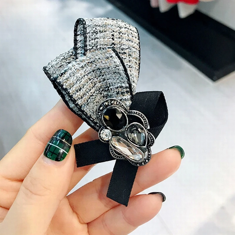 Korean Simple Retro Handmade Rhinestone Mink Hair Brooch Women Fashion Suit Corsage Collar Jewelry Accessories
Korean Simple Retro Handmade Rhinestone Mink Hair Brooch Women Fashion Suit Corsage Collar Jewelry Accessories