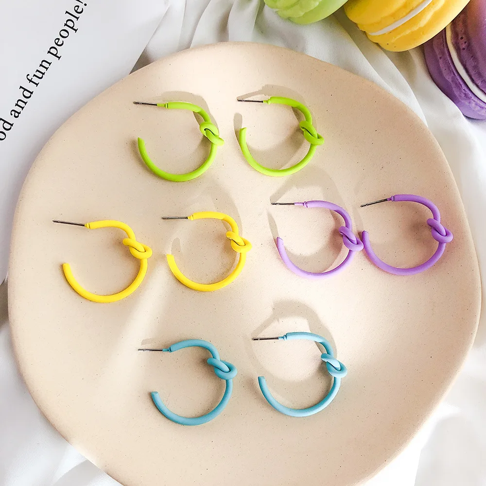 2019 Japan and South Korea hot fashion jewelry simple metal round knotted earrings paint beach holiday earrings for women
2019 Japan and South Korea hot fashion jewelry simple metal round knotted earrings paint beach holiday earrings for women