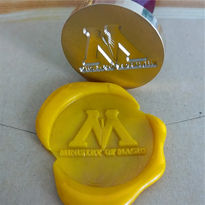 Harri Potter Ministry of Magic Wax Seal Stamp/Sealing Wax Seal/Wax Stamp/ with wood handle box set Delicate Department of Magic
Harri Potter Ministry of Magic Wax Seal Stamp/Sealing Wax Seal/Wax Stamp/ with wood handle box set Delicate Department of Magic