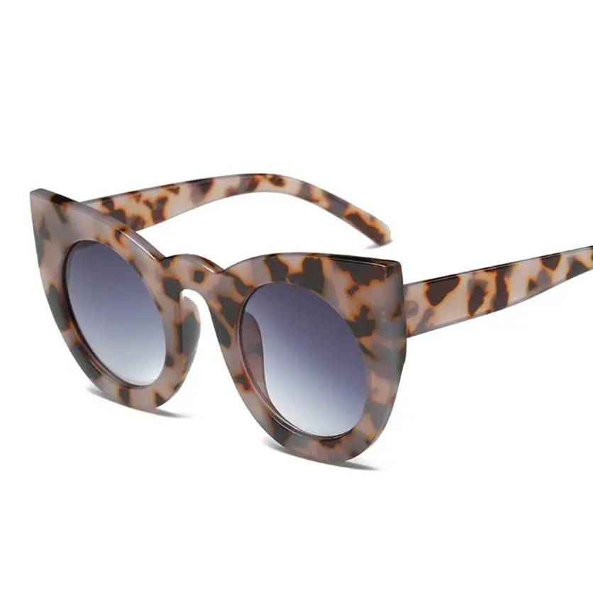 Fashion sunglasses 2019 Vintage Cat Eye Women Brand Designer Sun Glasses Female Retro Cateye Eyewear Accessories Black Sunnies
Fashion sunglasses 2019 Vintage Cat Eye Women Brand Designer Sun Glasses Female Retro Cateye Eyewear Accessories Black Sunnies