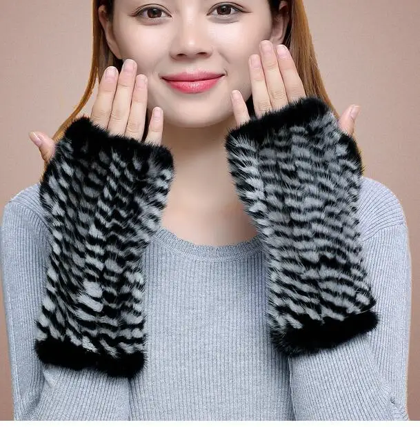 ZDFURS * Winter women gloves genuine natural mink fur glove 2017 brand new fashion lovely mittens thick warm fur Gloves Mittens
ZDFURS * Winter women gloves genuine natural mink fur glove 2017 brand new fashion lovely mittens thick warm fur Gloves Mittens