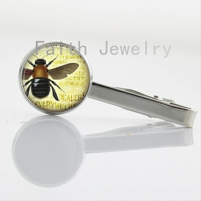 Vintage beige Lady bug tie clips Insects and Bug Image necktie bar clamp clasp pins Altered Art Victorian England jewelry NS095
Vintage beige Lady bug tie clips Insects and Bug Image necktie bar clamp clasp pins Altered Art Victorian England jewelry NS095