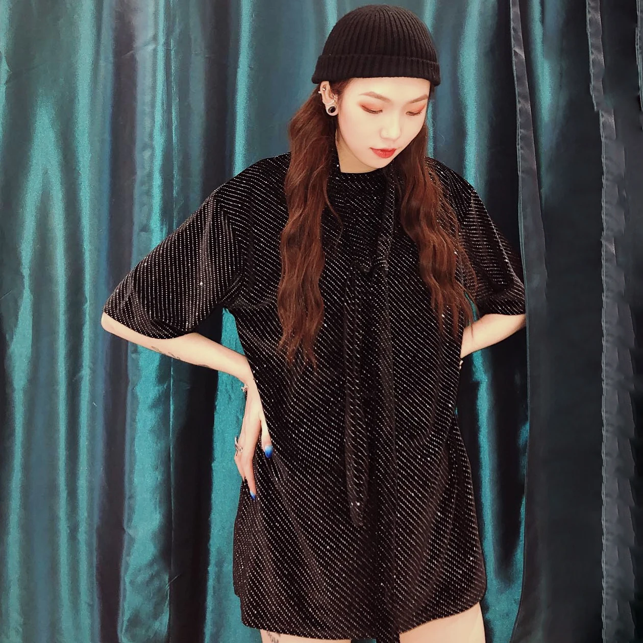 Ancient sense of the girl's dark system loose code under t-shirts temperament of Hong Kong missing short-sleeved shiny tees
Ancient sense of the girl's dark system loose code under t-shirts temperament of Hong Kong missing short-sleeved shiny tees