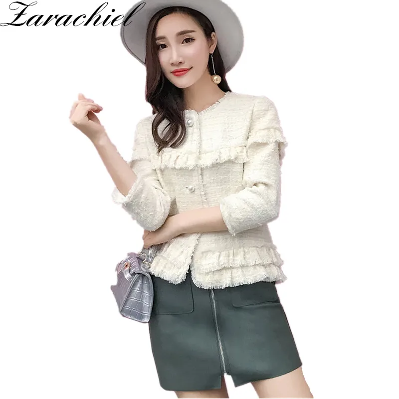 White Tweed Cropped Jacket Coat 2019 Autumn Women Ruffles Tassels Fringed Pearls Button 3/4 Sleeve Runway Short Jacket Outwear
White Tweed Cropped Jacket Coat 2019 Autumn Women Ruffles Tassels Fringed Pearls Button 3/4 Sleeve Runway Short Jacket Outwear