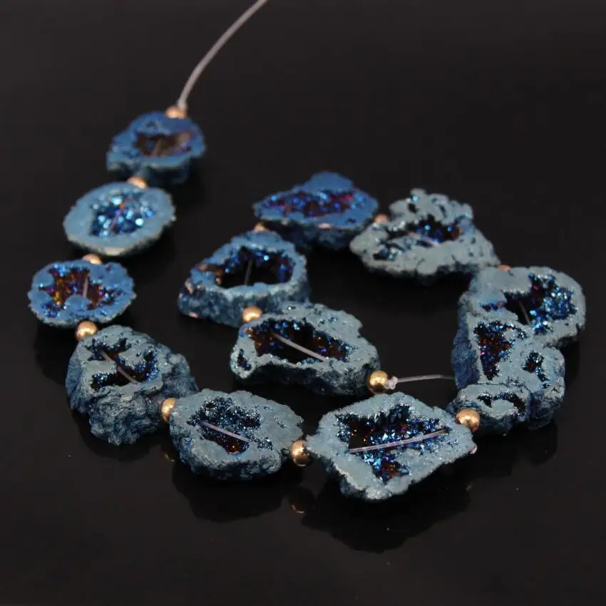Approx12PCS Strands Blue Titanium Drusy Quartz Geode Freeform Slab Beads,Raw Crystal Druzy Slice Pendants Jewelry Accessories
Approx12PCS Strands Blue Titanium Drusy Quartz Geode Freeform Slab Beads,Raw Crystal Druzy Slice Pendants Jewelry Accessories
