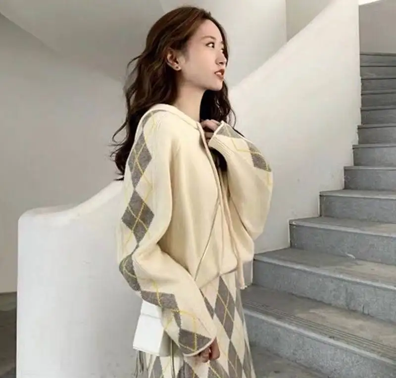 2019 autumn winter Elegant Women Knitted Sweaters+Skirts Suits Geometric print Long-sleeved Sweater Sets
2019 autumn winter Elegant Women Knitted Sweaters+Skirts Suits Geometric print Long-sleeved Sweater Sets