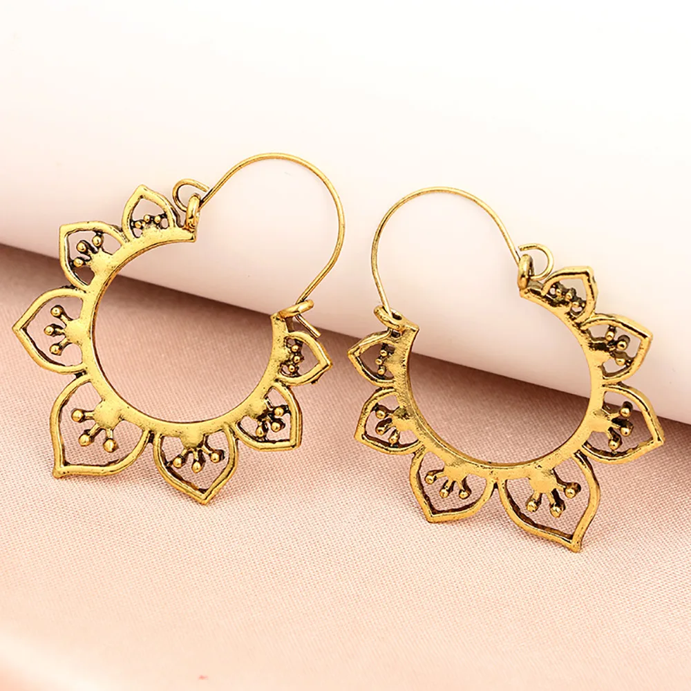 2019 Women Retro Fashion Simple Openwork Flower C Word Alloy Earrings Pretty Casual Elegance Luxury Earrings New Year Gift
2019 Women Retro Fashion Simple Openwork Flower C Word Alloy Earrings Pretty Casual Elegance Luxury Earrings New Year Gift