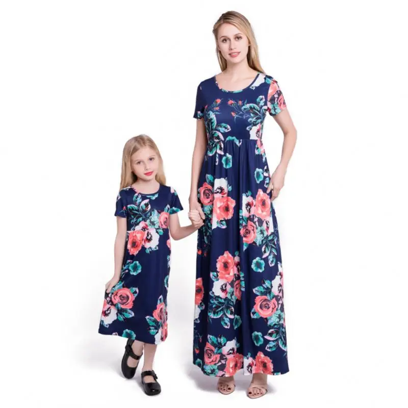 Family Matching Short Sleeve Rose Floral Printed Long Maxi Dress O-Neck Mommy Daughter Loose Pullover Beach Sundress With Pocket
Family Matching Short Sleeve Rose Floral Printed Long Maxi Dress O-Neck Mommy Daughter Loose Pullover Beach Sundress With Pocket