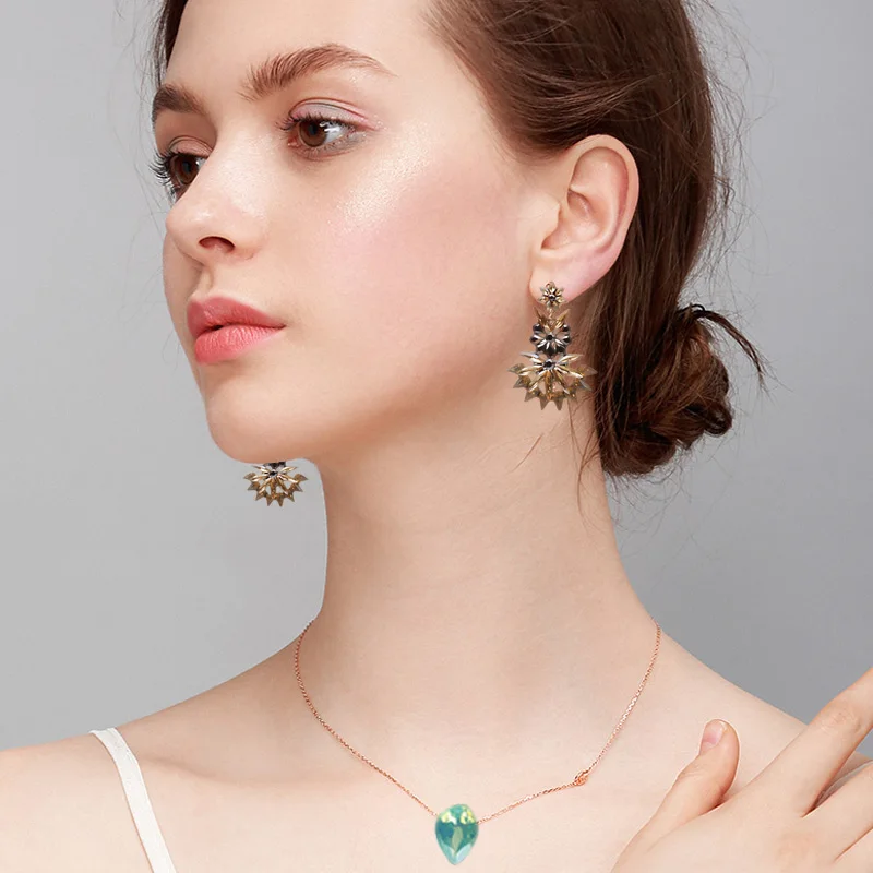 1 Pair Women Lady Girl Earrings Ear Stud Drop Pendant Hollow Vintage Gifts Jewelry KQS8
1 Pair Women Lady Girl Earrings Ear Stud Drop Pendant Hollow Vintage Gifts Jewelry KQS8