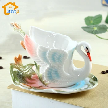Swan Coffee Cup Colored enamel porcelain Mug with saucers and teaspoons of holiday Get married creative gift Free shipping
Swan Coffee Cup Colored enamel porcelain Mug with saucers and teaspoons of holiday Get married creative gift Free shipping