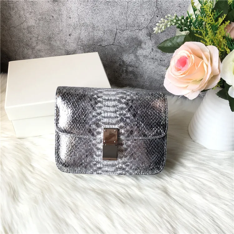 Silver Snake-shaped Tofu Wrapped Cowhide Small Square Wrapped Leather Lady Bag Luxury Handbags Women Bags Designer
Silver Snake-shaped Tofu Wrapped Cowhide Small Square Wrapped Leather Lady Bag Luxury Handbags Women Bags Designer