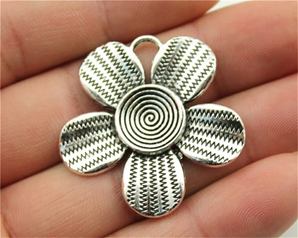 WYSIWYG 2pcs 35x34mm Flower Pendants Alloy Metal Flower Charm Big Pendants Big Flower Pendants For Jewelry Making
WYSIWYG 2pcs 35x34mm Flower Pendants Alloy Metal Flower Charm Big Pendants Big Flower Pendants For Jewelry Making