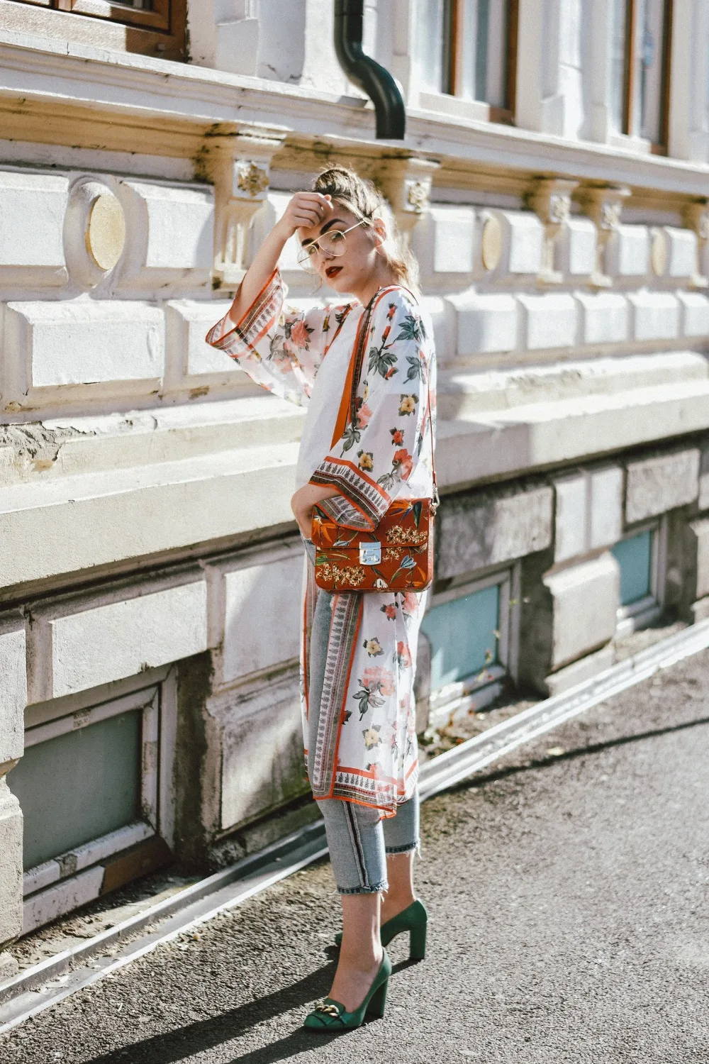 Floral-kimono-two-tone-boyfriend-jeans-green-gucci-pumps-floral-coral-bag-clear-lens-glasses-andreea-birsan-couturezilla-cute-summer-outfit-15