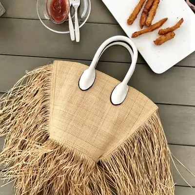 Fashion New Shoulder Bag Popular Tassel Manual Woven Straw Bag 2019 Year Quality Craft Paper Holiday Weaving Handbag Beach Bag
Fashion New Shoulder Bag Popular Tassel Manual Woven Straw Bag 2019 Year Quality Craft Paper Holiday Weaving Handbag Beach Bag