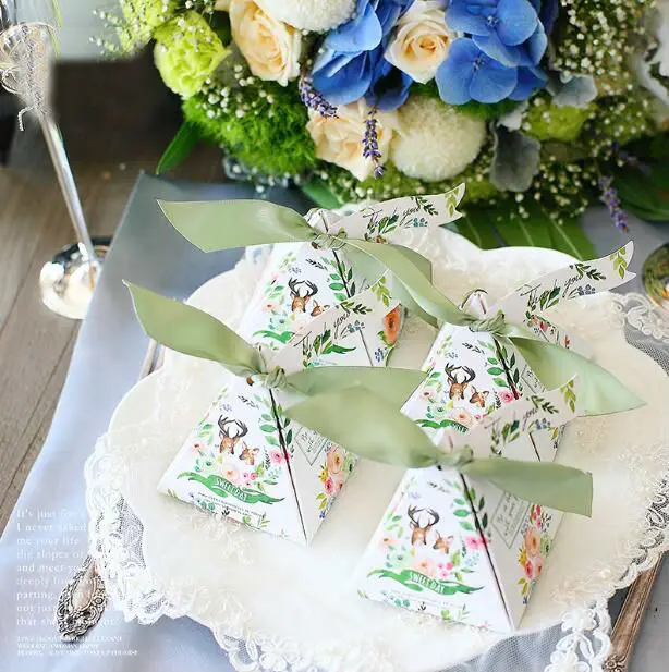 50Pcs Green Leaves Deer Couple Triangular Pyramid Wedding Favors Candy Box Bomboniera Party Gift Box Chocolate Giveaways Boxes
50Pcs Green Leaves Deer Couple Triangular Pyramid Wedding Favors Candy Box Bomboniera Party Gift Box Chocolate Giveaways Boxes