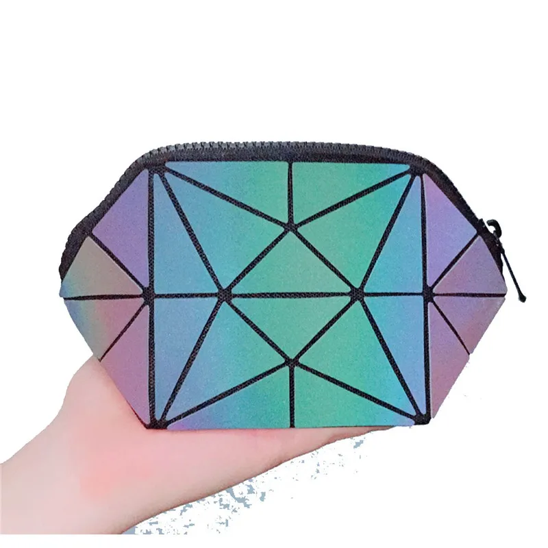 Korean version of night light irregular semicircular makeup bag geometry rhombic pattern shell geometric bag
Korean version of night light irregular semicircular makeup bag geometry rhombic pattern shell geometric bag