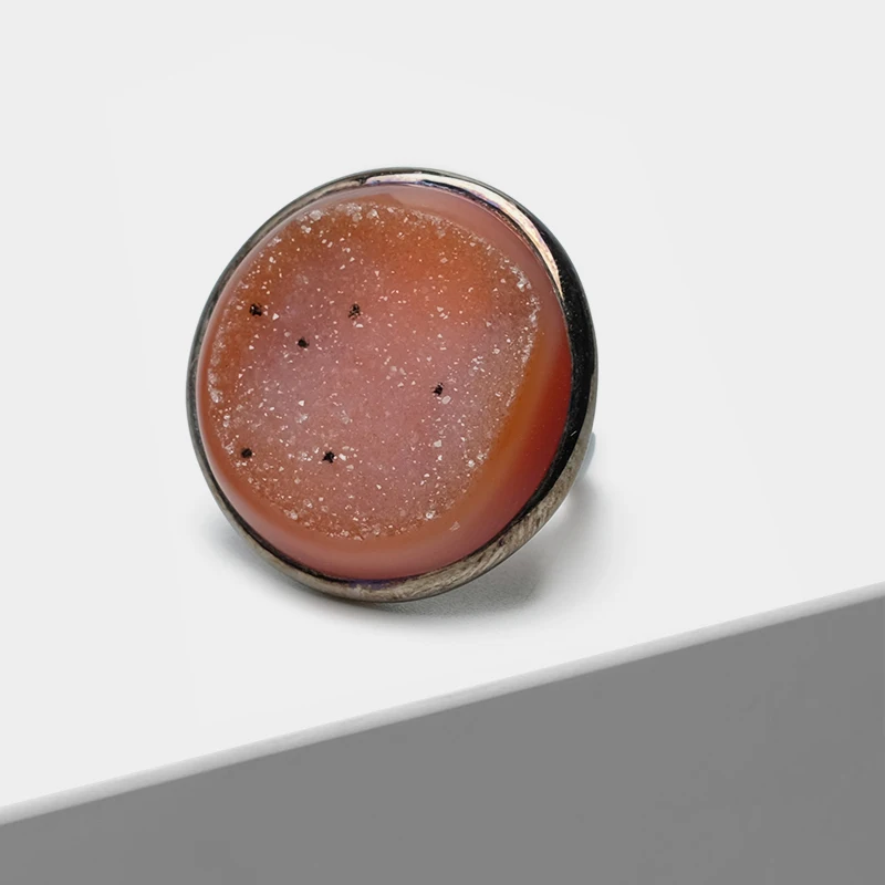 Vintage Exaggerated exquisitely little spotty circle design inlaid semi-precious stone red quart
Vintage Exaggerated exquisitely little spotty circle design inlaid semi-precious stone red quart