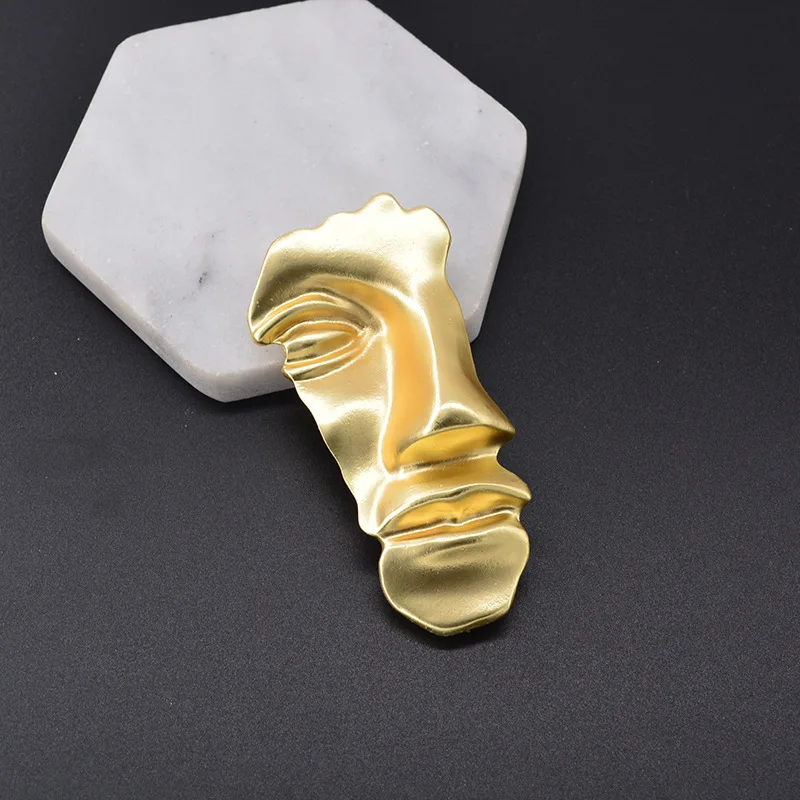 2019 Exaggerated Brooches for Women Gold Color Metal Western Accessories Hijab Pins Half Human Face Brooches Personality Brooch
2019 Exaggerated Brooches for Women Gold Color Metal Western Accessories Hijab Pins Half Human Face Brooches Personality Brooch