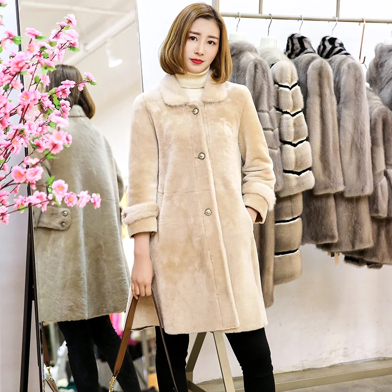 Genuine sheepskin leather coat women winter thick warm shearing fur one piece leather clothing real mink fur collar NPI 80103E
Genuine sheepskin leather coat women winter thick warm shearing fur one piece leather clothing real mink fur collar NPI 80103E