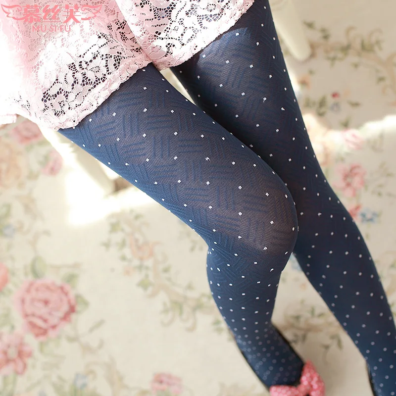 2017 Fashion thin autumn and winter women dot pantyhose Lattice little velvet tights Girl base stockings
2017 Fashion thin autumn and winter women dot pantyhose Lattice little velvet tights Girl base stockings