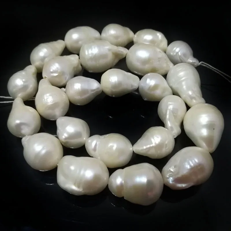 16 inches 15-20mm AA+ White Natural Nucleated Large Raindrop Baroque Pearl Loose Strand
16 inches 15-20mm AA+ White Natural Nucleated Large Raindrop Baroque Pearl Loose Strand