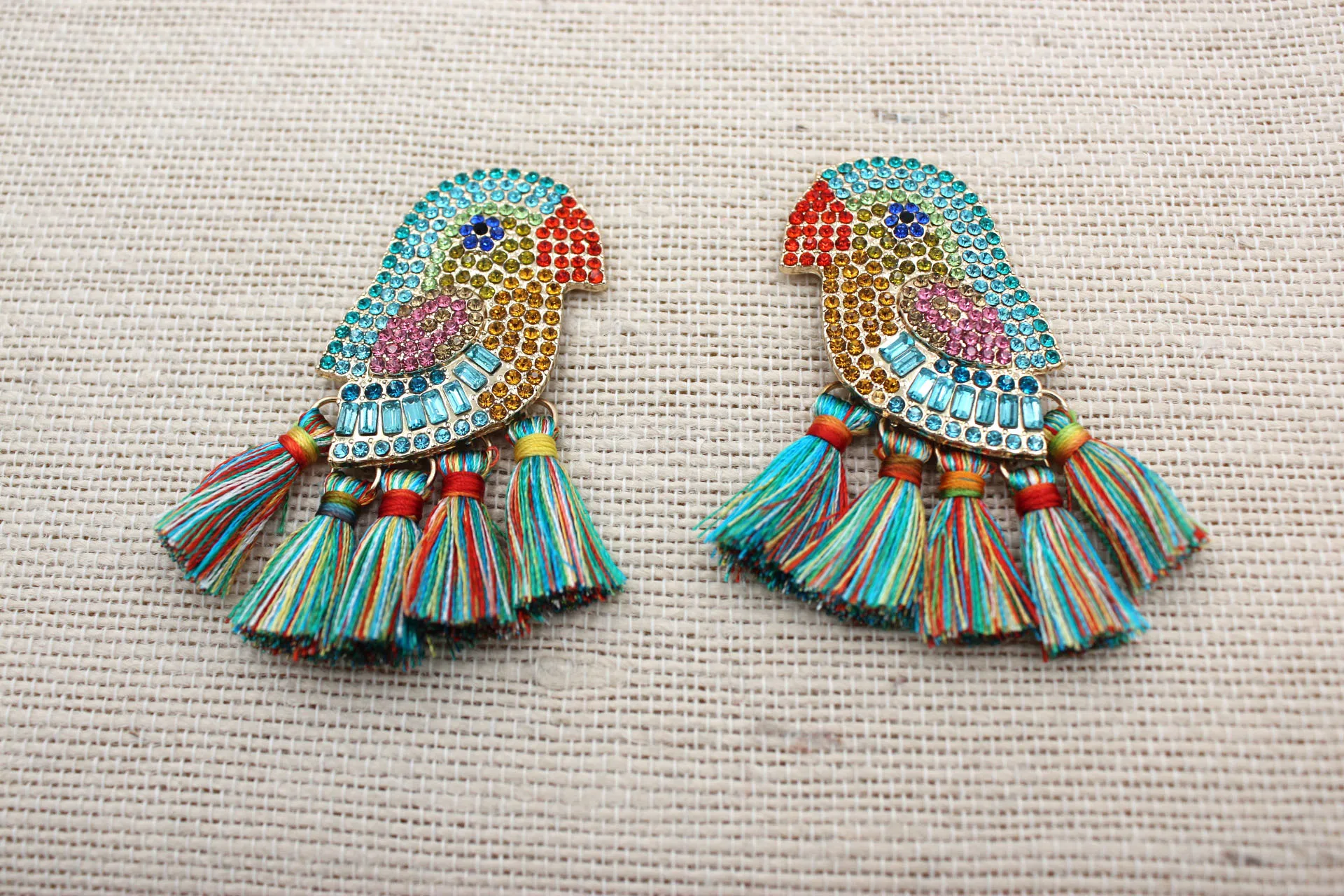 fashion 2019 Korean women's drop earrings pendant colorful zircon bird long fringe cotton blue earrings for women girl gifts
fashion 2019 Korean women's drop earrings pendant colorful zircon bird long fringe cotton blue earrings for women girl gifts