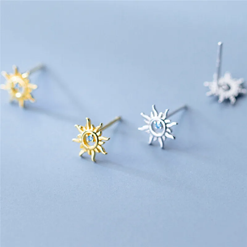 ROMAD Silver Plated 925 Stud Earrings Gold Silver Color Hollow Sun Blue Crystal Korean Style Earrings for Women Girl Gift R4
ROMAD Silver Plated 925 Stud Earrings Gold Silver Color Hollow Sun Blue Crystal Korean Style Earrings for Women Girl Gift R4