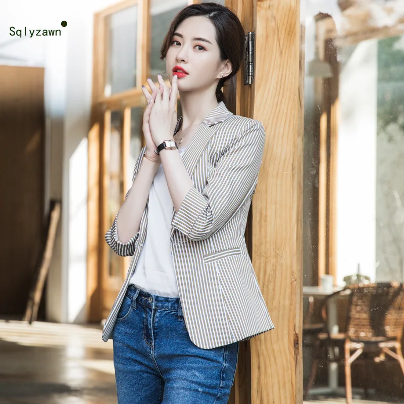 Women Fashion Korean Stripe Printed Business Blazer Formal Office Lady Slim Black White Jacket OL Elegant Coat Plus Size 3XL 4XL
Women Fashion Korean Stripe Printed Business Blazer Formal Office Lady Slim Black White Jacket OL Elegant Coat Plus Size 3XL 4XL